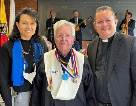 El Padre Diego Jaramillo Cuartas, cjm, recibió el primer título de Doctorado Honoris Causa de UNIMINUTO.